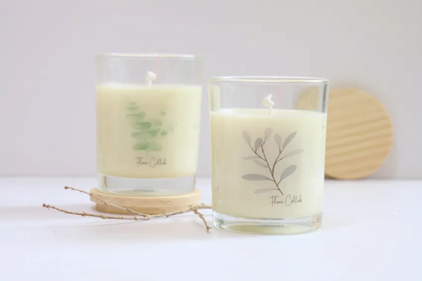 Nến Thơm Cổ Điển Hương Gỗ Quế Mộc Mạc, Dịu Dàng - Flora Collab
