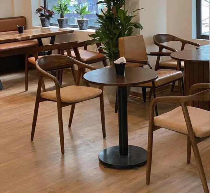 Bàn ghế cafe gỗ giá rẻ luôn sẵn kho + 99 mẫu đẹp nhận làm theo yêu cầu