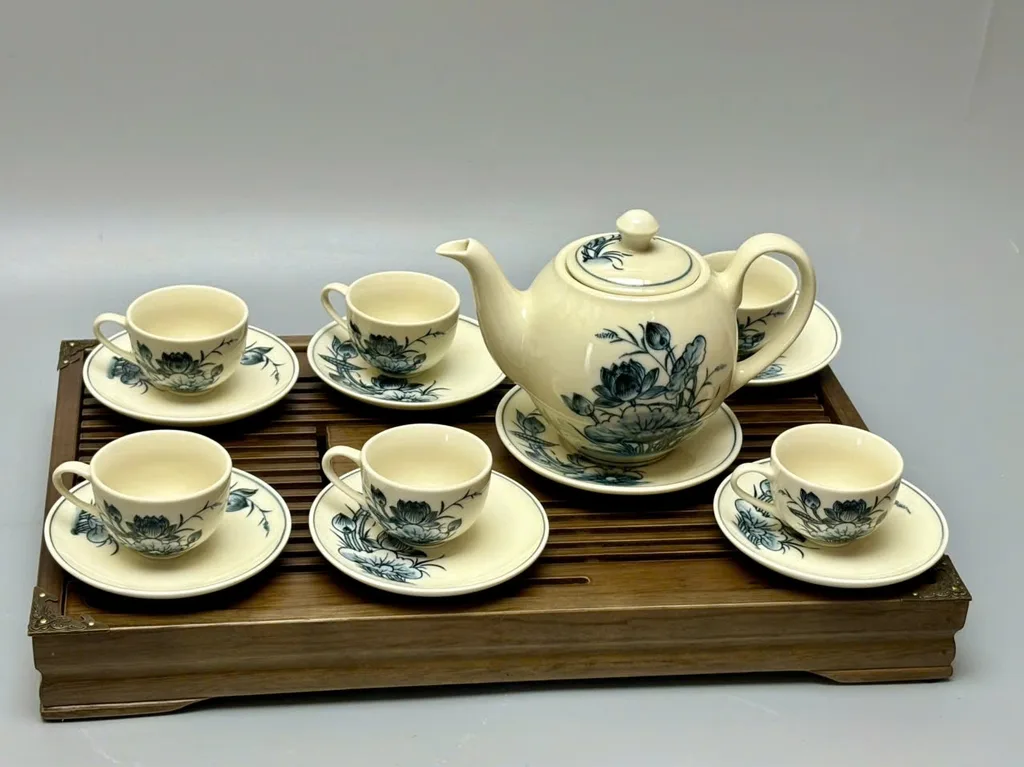 Bộ ấm chén hoa sen truyền thống gốm chu đậu | Gốm Chu Đậu - Tinh Hoa Văn Hóa Việt Nam